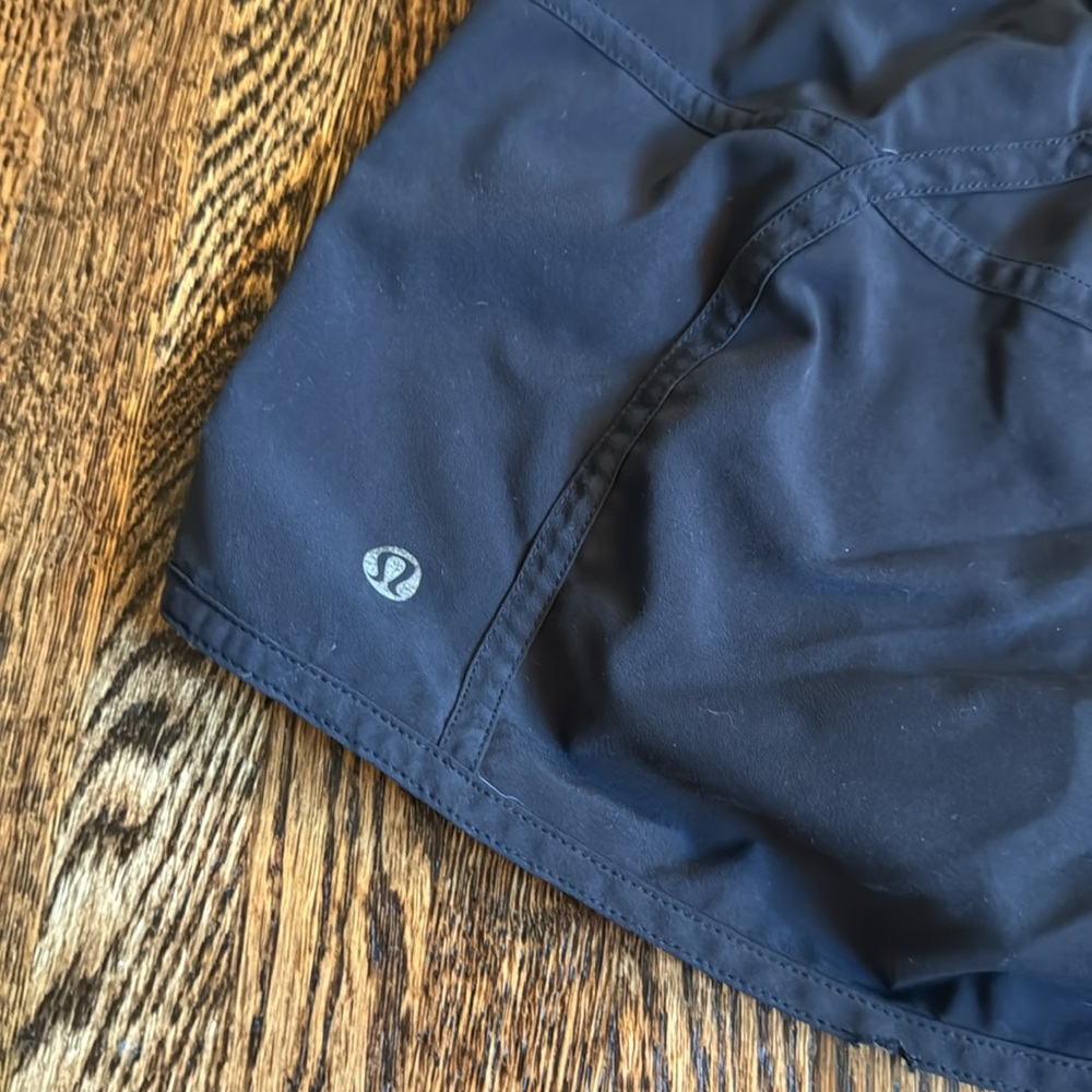 Lululemon shorts high rise 2.5 - Picture 4 of 5